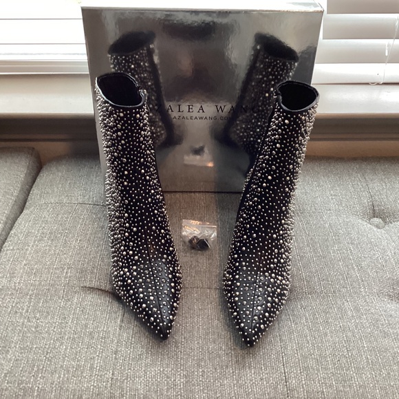 AZALEA WANG Ridley Studded Pointed Toe Bootie (Women) 7.5M - Picture 2 of 13